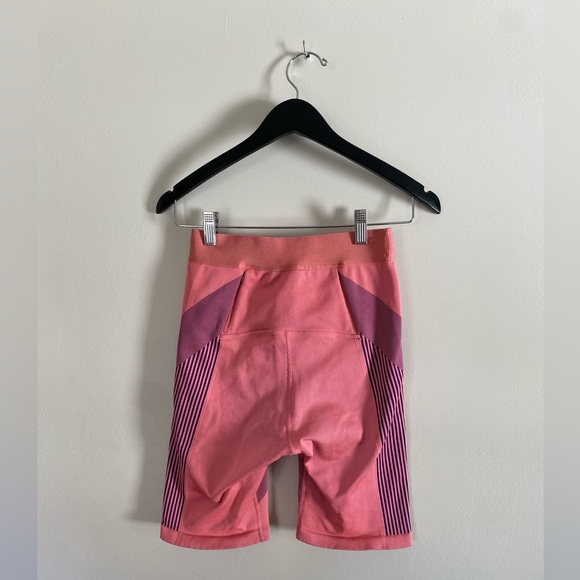 Fabletics sprinter shorts - Picture 2 of 3